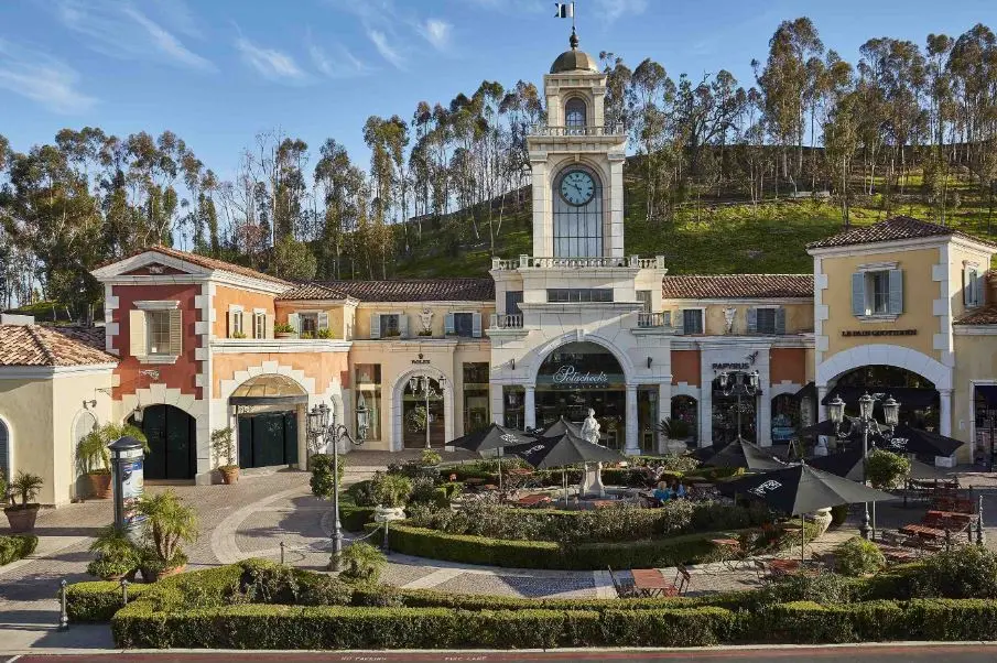 Calabasas Commons: A Vibrant Hub For Shopping And Dining In Calabasas, Ca