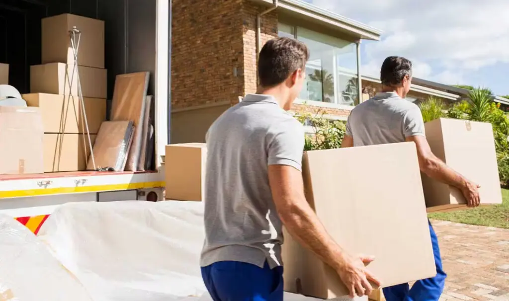 How can movers ensure the safety of delicate and valuable items during a move?