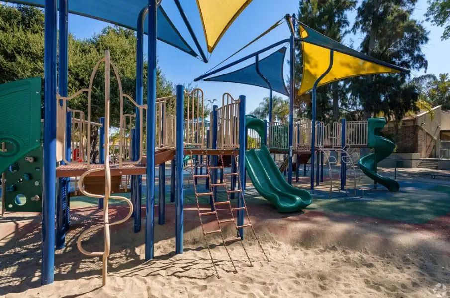 Playgrounds & Courts: Get Fun At Tarzana Recreation Center In Tarzana, Ca